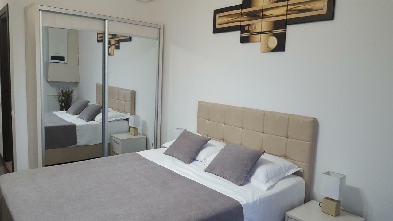 Alex Marina Flat Apartment Mamaia Exterior photo
