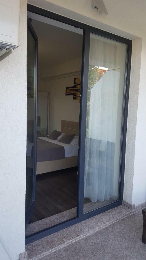 Alex Marina Flat Apartment Mamaia Exterior photo